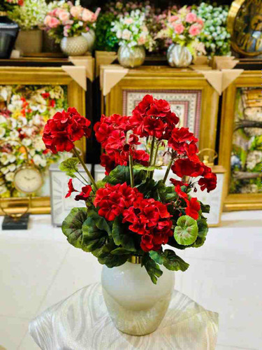 گلدان کریستال وبوته شمعدانی مخملی گلها خارجی ووارداتی قابل شستشو هدیه ای ماندگار برای منزل ومحل کار